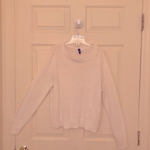 H&M women’s white sweater size Medium